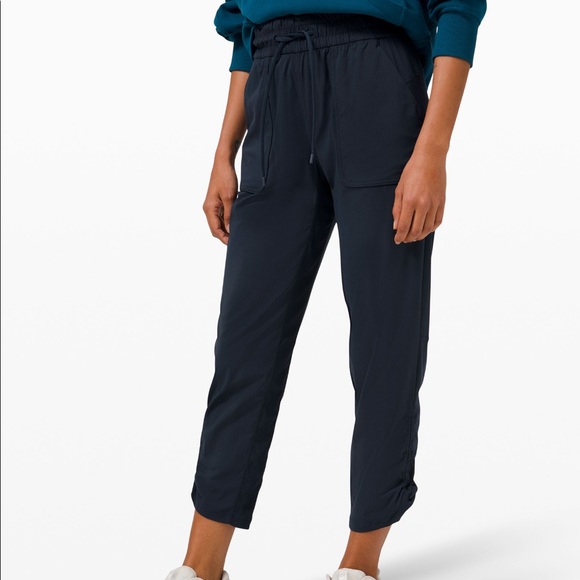 Beyond the studio 25” crop true navy size 2 lululemon nwt - Picture 11 of 16